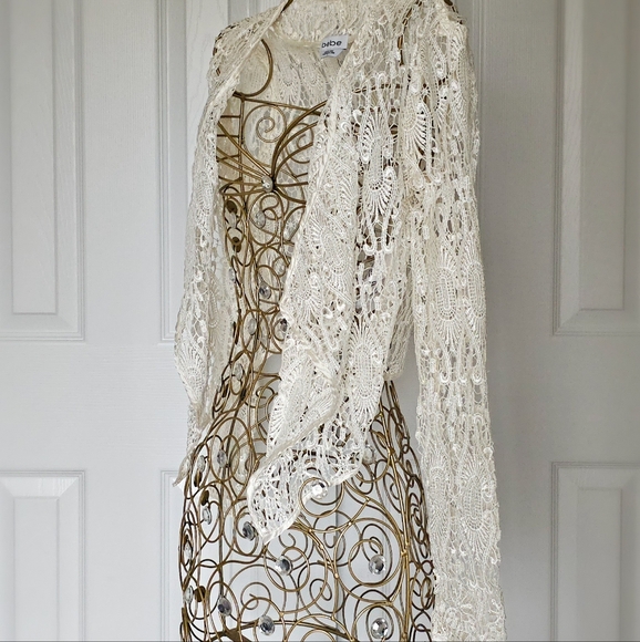 Bebe White Lace Cardigan, Size 0 – Stunning Detailed Lace, Like New - Picture 2 of 3